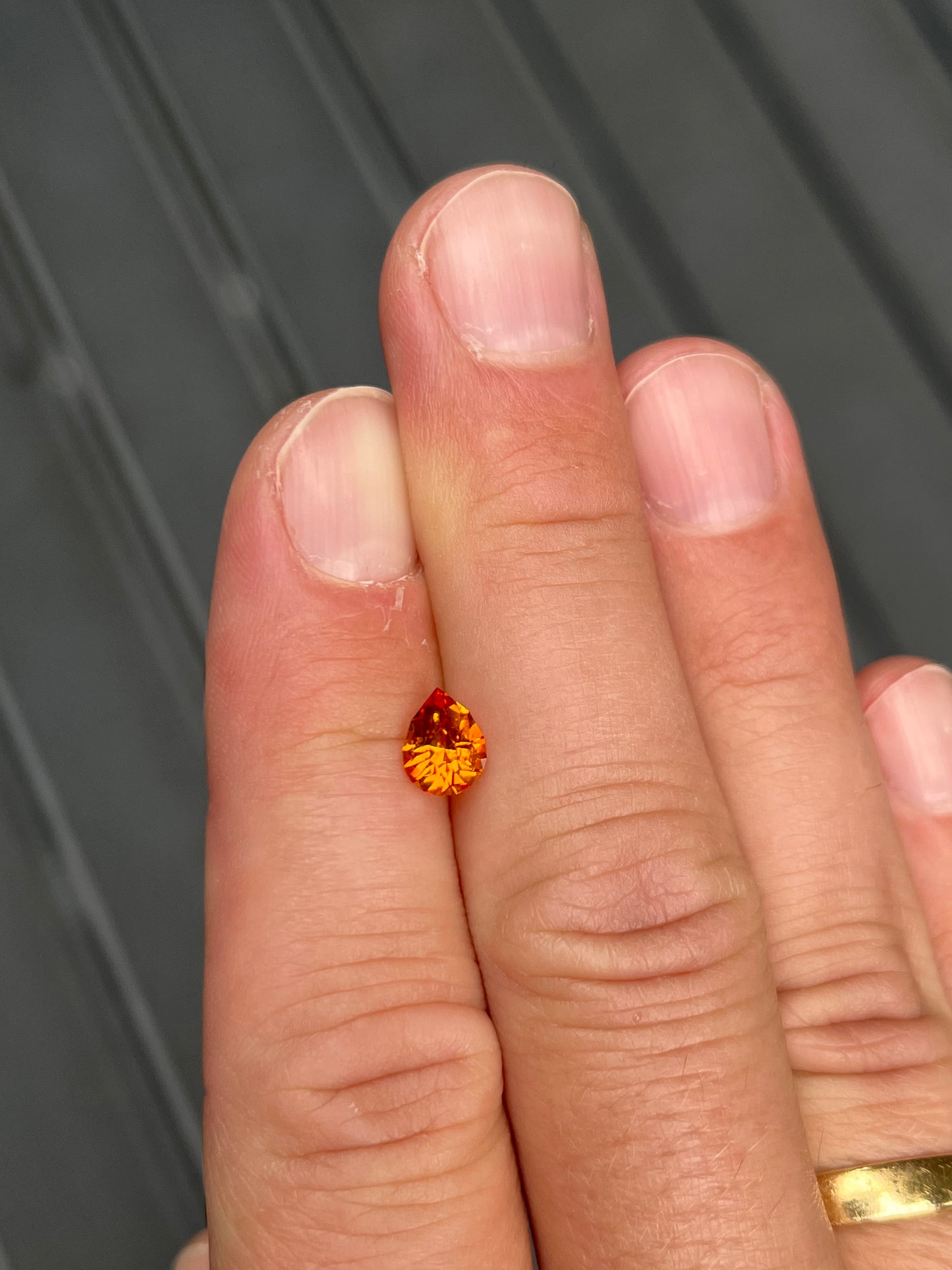 Spessartin 1,31 ct im Tropfenschliff, weitere Ansicht