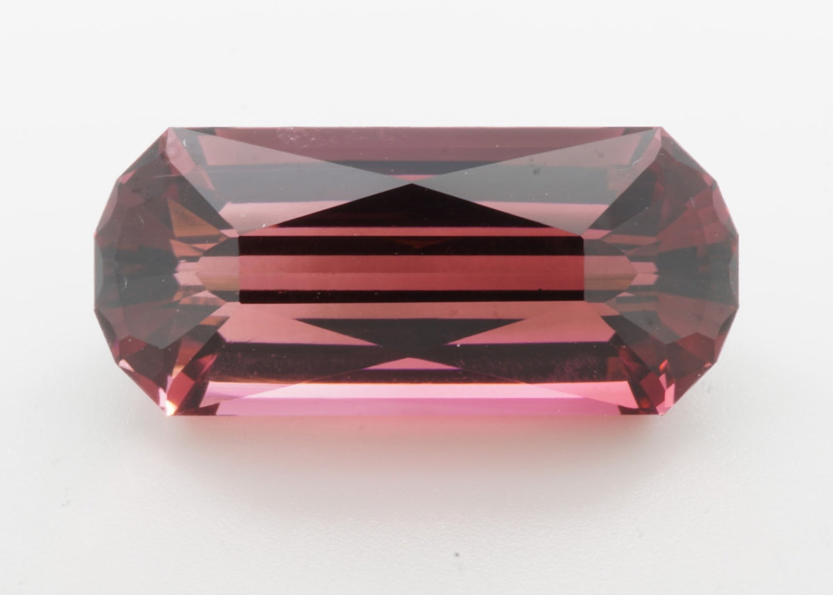 Turmalin Vinhedo 10,78 ct im langen Fantasieschliff mit gerundeten Enden, Brasilien, unbehandelt